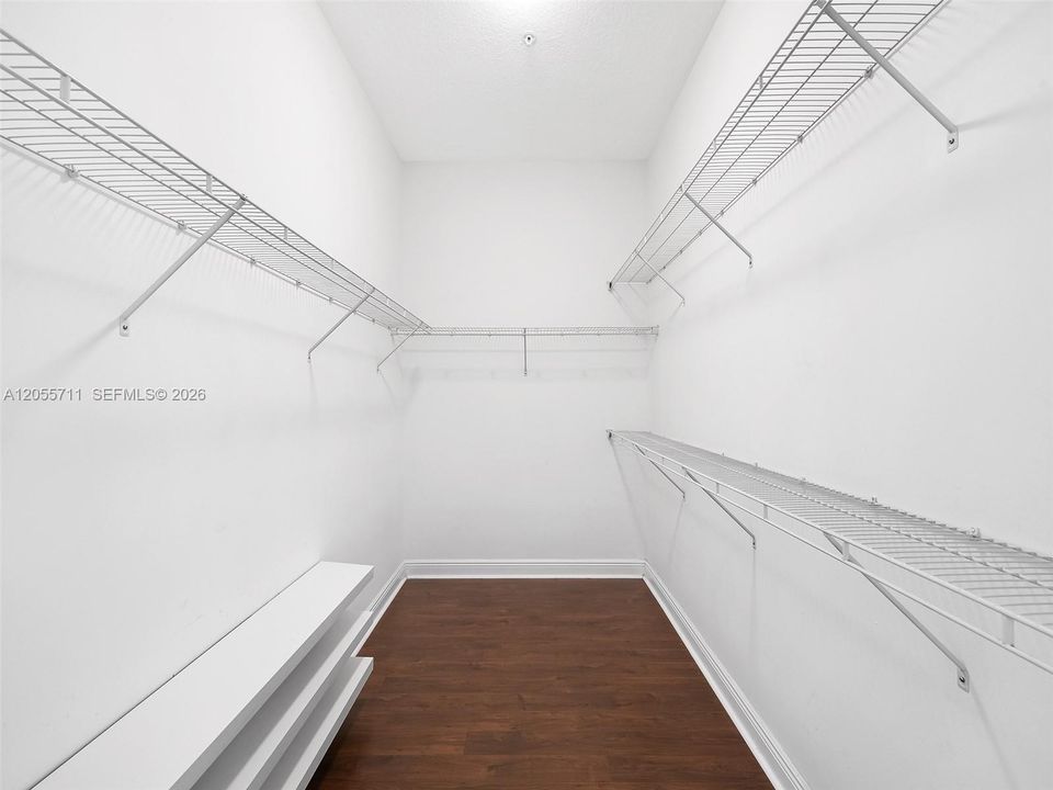 На продажу: $589,000 (3 спален, 2 ванн, 1932 Квадратных фут)