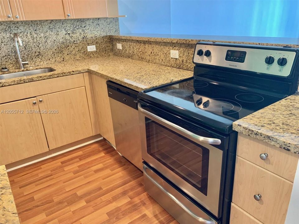 В аренду: $2,450 (1 спален, 1 ванн, 991 Квадратных фут)