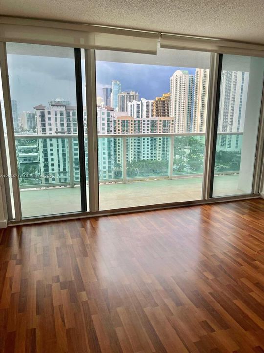 В аренду: $2,450 (1 спален, 1 ванн, 991 Квадратных фут)