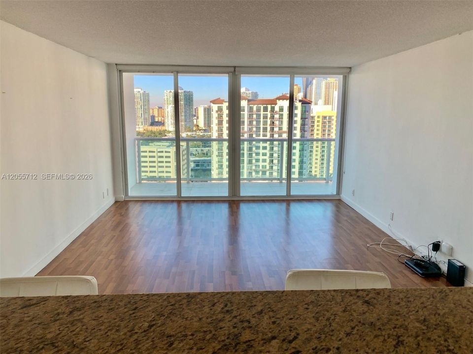 В аренду: $2,450 (1 спален, 1 ванн, 991 Квадратных фут)
