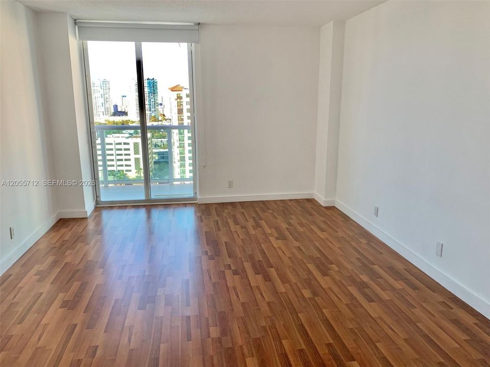 В аренду: $2,450 (1 спален, 1 ванн, 991 Квадратных фут)
