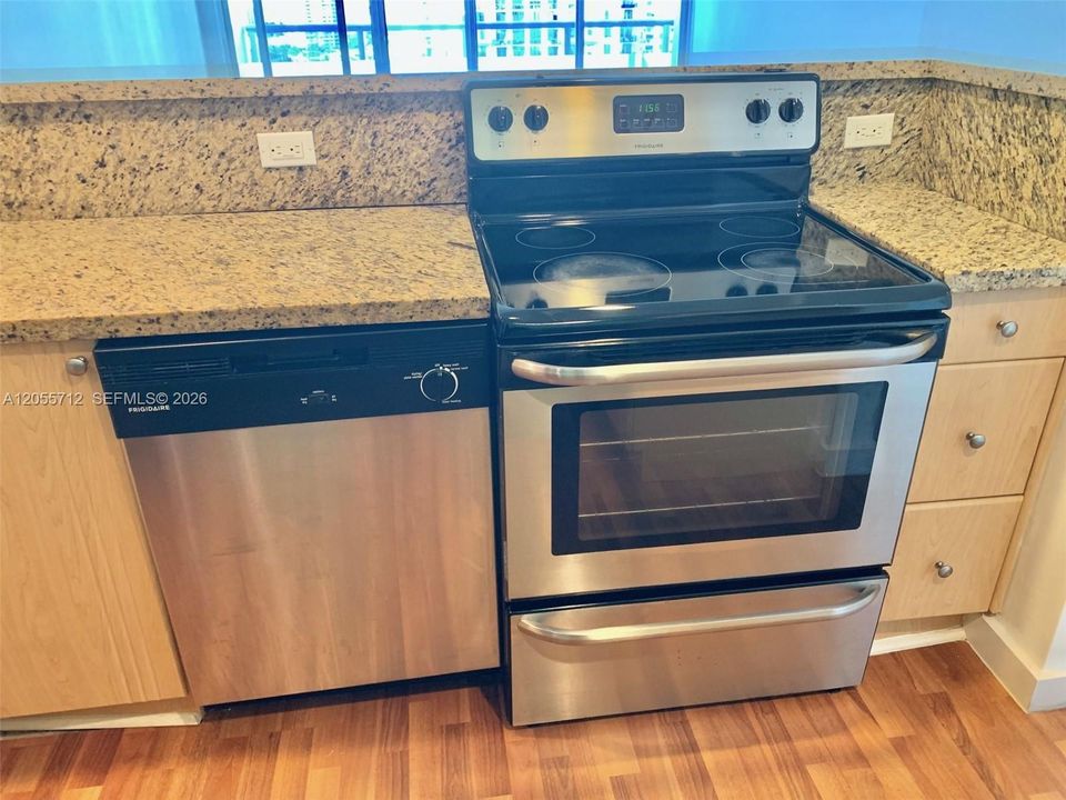 В аренду: $2,450 (1 спален, 1 ванн, 991 Квадратных фут)