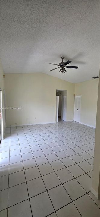 В аренду: $2,400 (3 спален, 2 ванн, 1070 Квадратных фут)