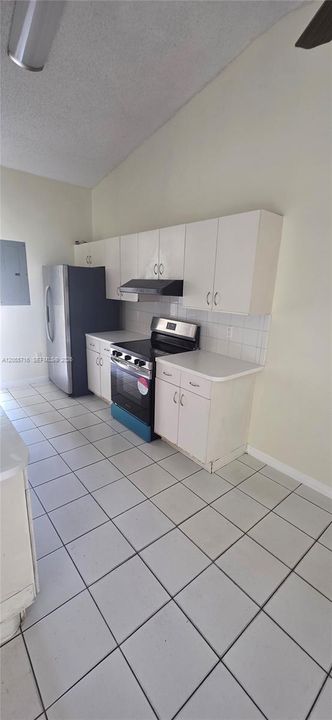 В аренду: $2,400 (3 спален, 2 ванн, 1070 Квадратных фут)