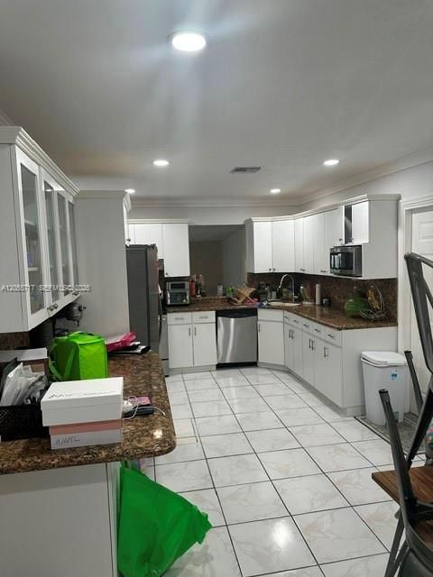 For Sale: $849,000 (5 beds, 3 baths, 2749 Square Feet)