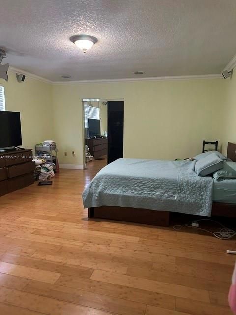 For Sale: $849,000 (5 beds, 3 baths, 2749 Square Feet)