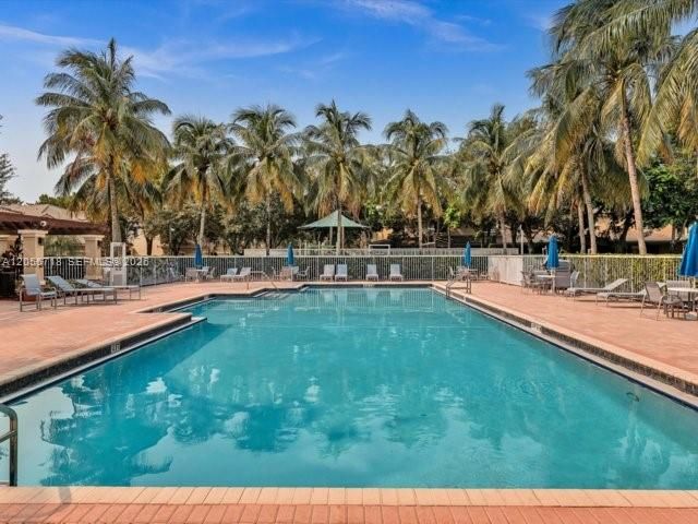В аренду: $3,850 (4 спален, 2 ванн, 1790 Квадратных фут)
