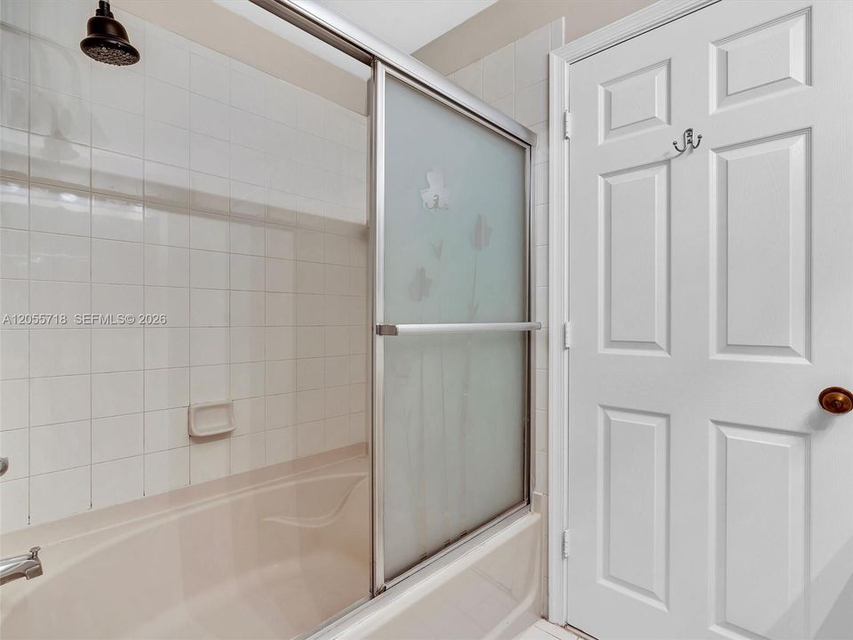 В аренду: $3,850 (4 спален, 2 ванн, 1790 Квадратных фут)
