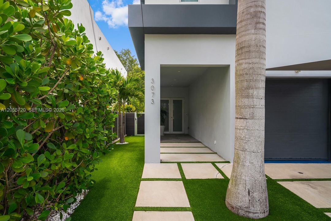 En Venta: $1,779,000 (3 camas, 3 baños, 2220 Pies cuadrados)