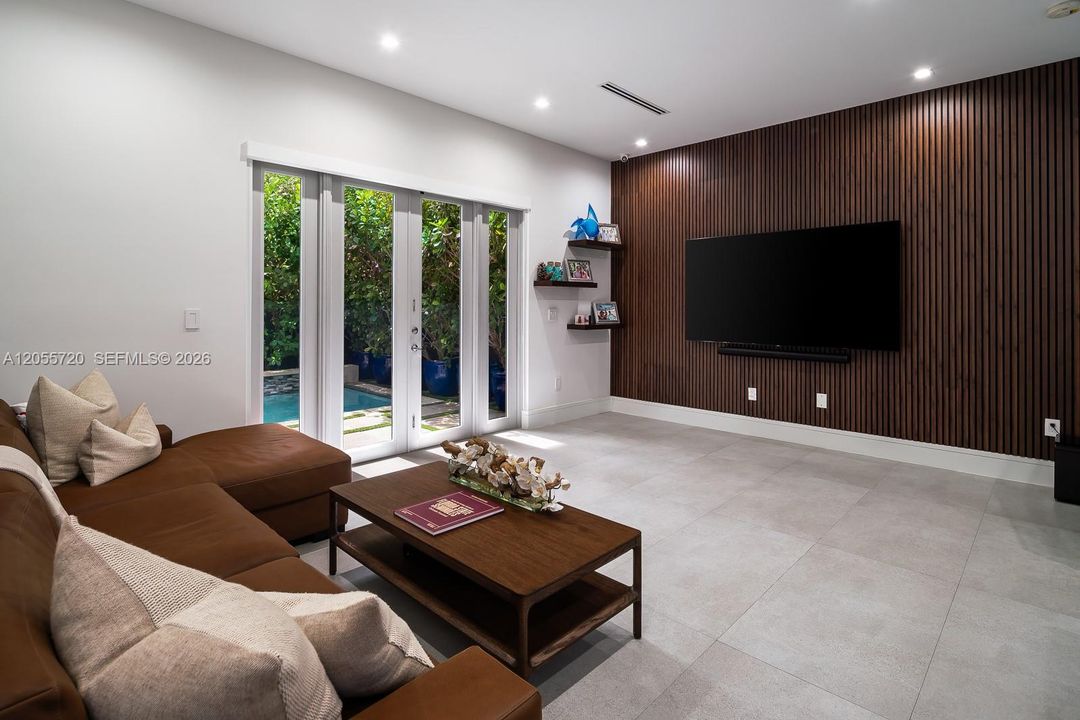 En Venta: $1,779,000 (3 camas, 3 baños, 2220 Pies cuadrados)