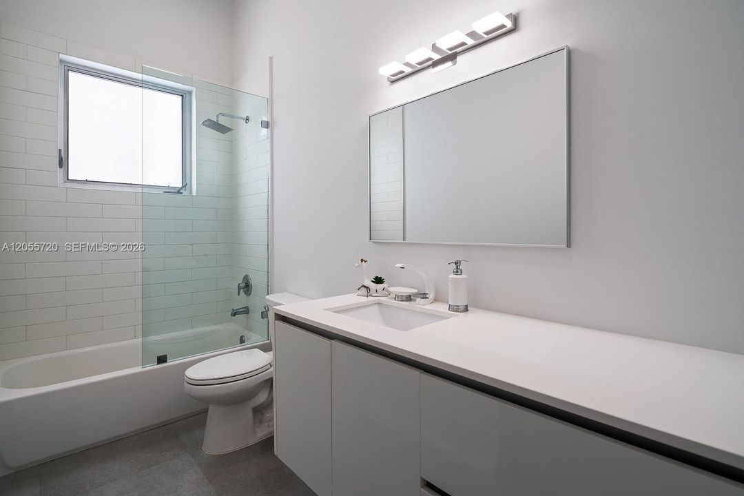 En Venta: $1,779,000 (3 camas, 3 baños, 2220 Pies cuadrados)