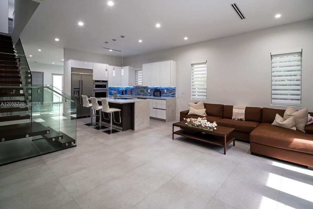 En Venta: $1,779,000 (3 camas, 3 baños, 2220 Pies cuadrados)