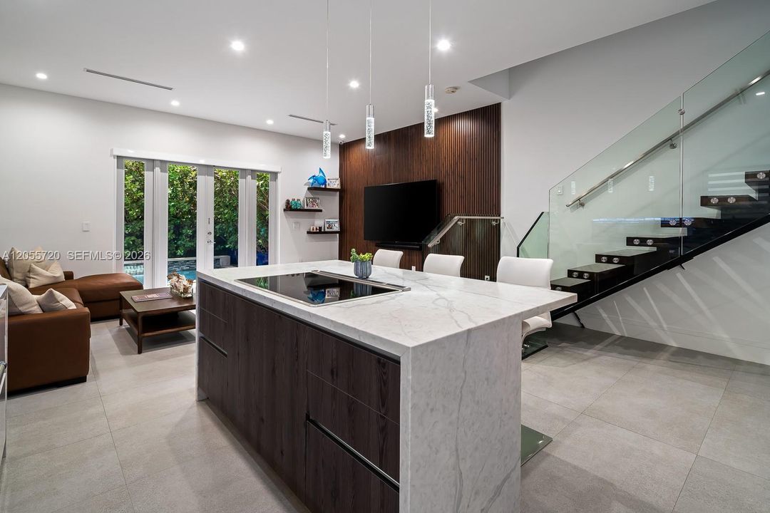 En Venta: $1,779,000 (3 camas, 3 baños, 2220 Pies cuadrados)