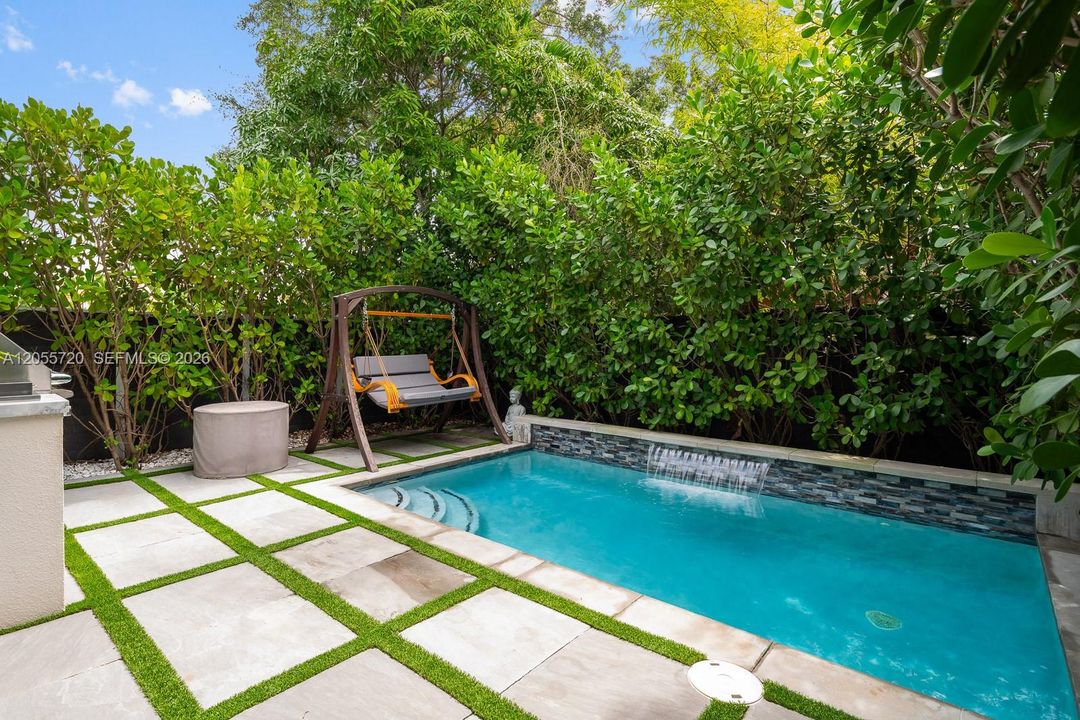 En Venta: $1,779,000 (3 camas, 3 baños, 2220 Pies cuadrados)