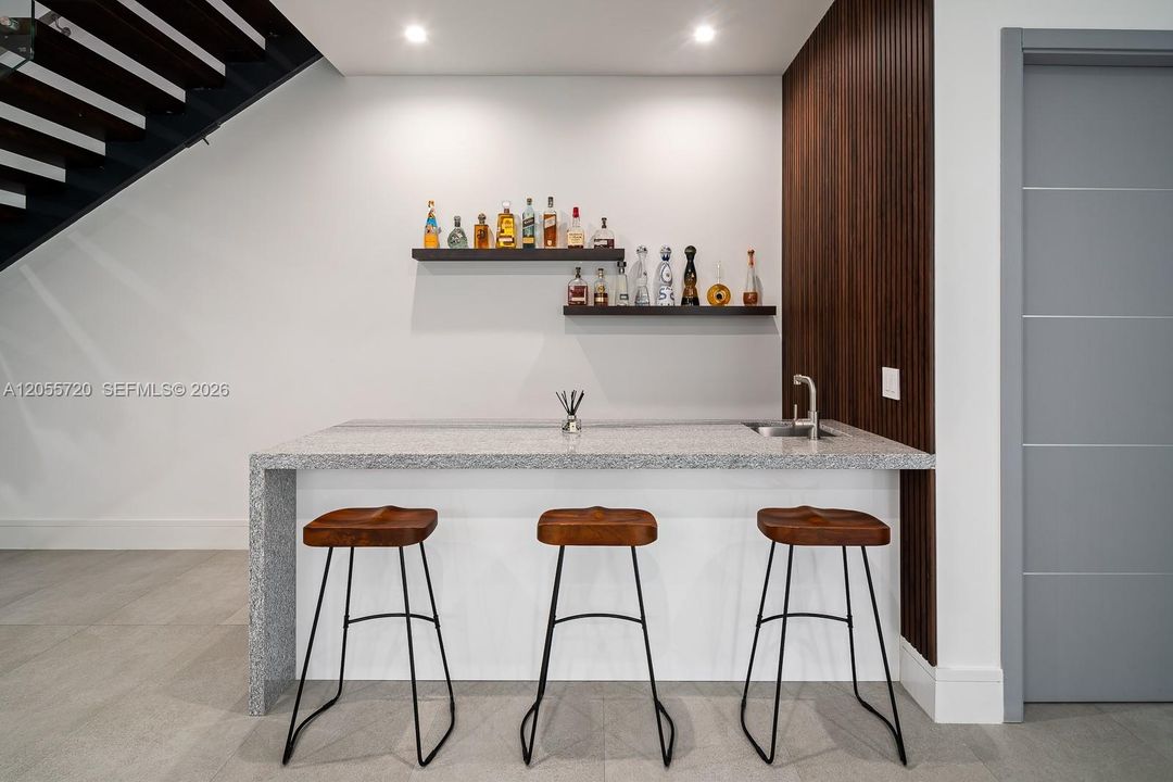 En Venta: $1,779,000 (3 camas, 3 baños, 2220 Pies cuadrados)