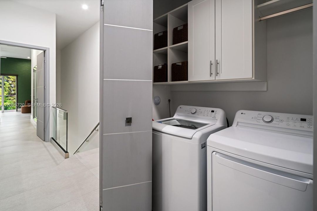 En Venta: $1,779,000 (3 camas, 3 baños, 2220 Pies cuadrados)