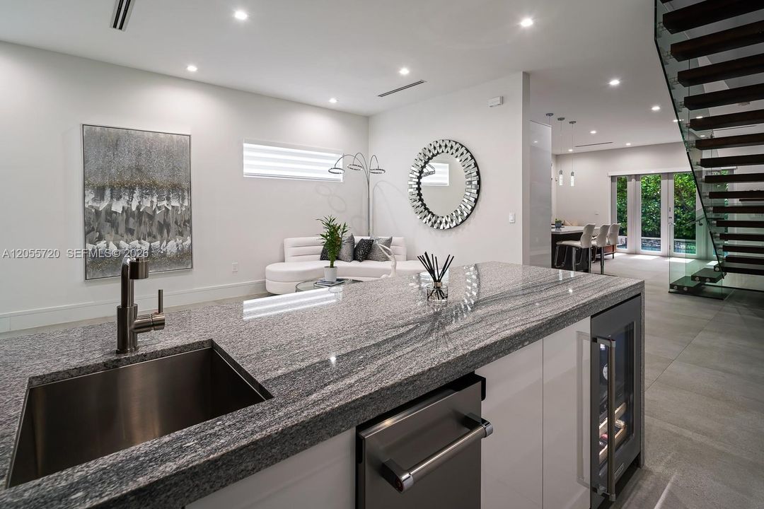 En Venta: $1,779,000 (3 camas, 3 baños, 2220 Pies cuadrados)