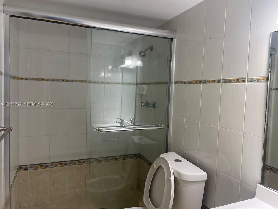 For Rent: $1,800 (2 beds, 2 baths, 830 Square Feet)