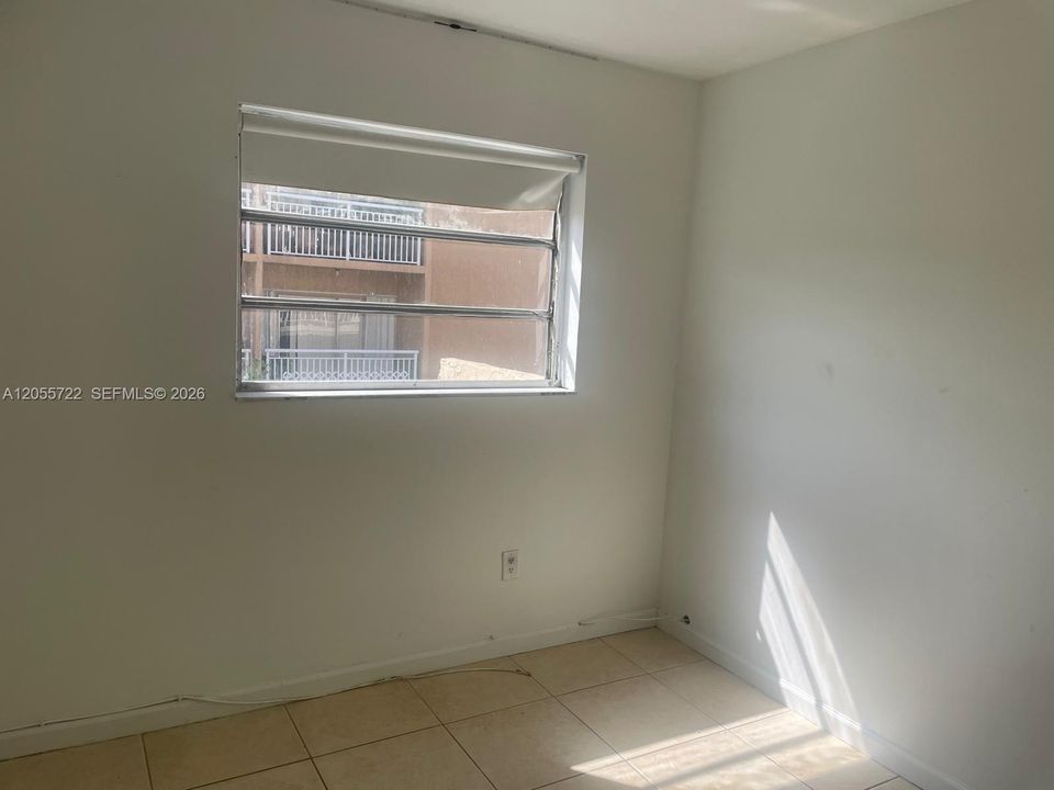 For Rent: $1,800 (2 beds, 2 baths, 830 Square Feet)