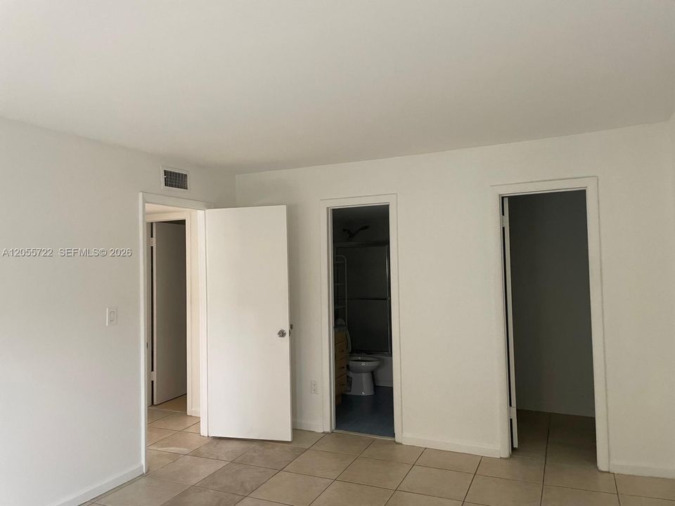 For Rent: $1,800 (2 beds, 2 baths, 830 Square Feet)