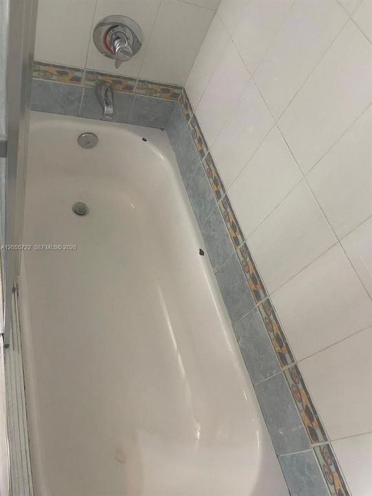For Rent: $1,800 (2 beds, 2 baths, 830 Square Feet)