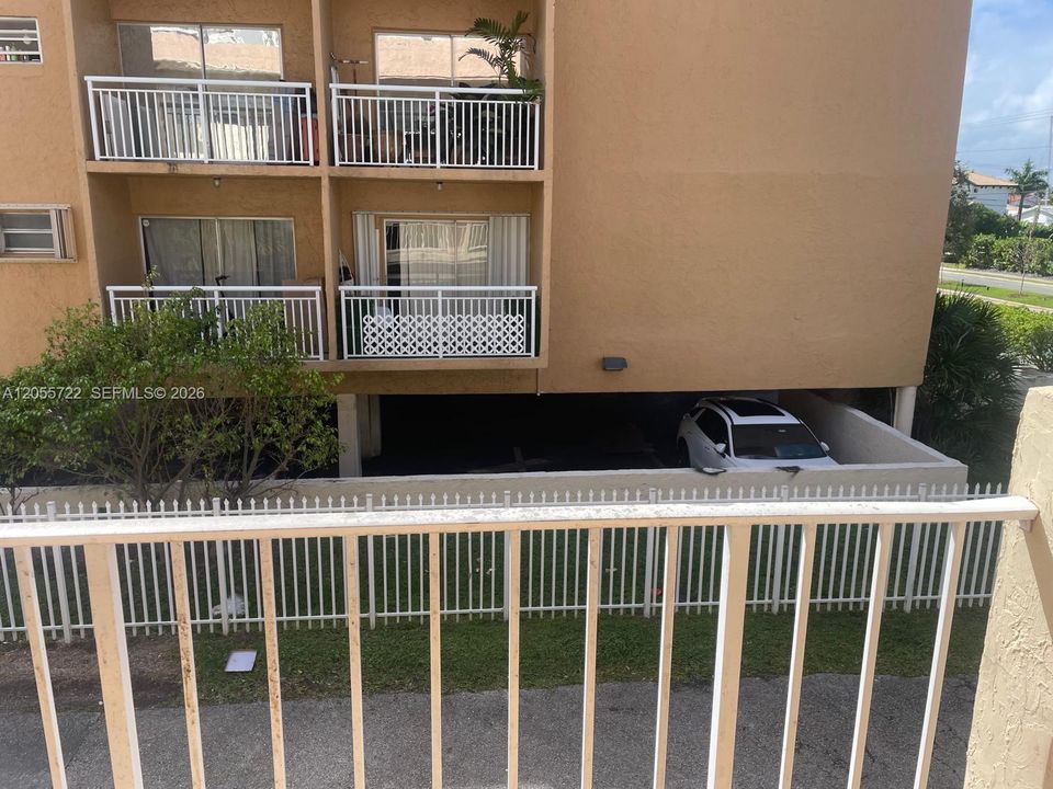 For Rent: $1,800 (2 beds, 2 baths, 830 Square Feet)