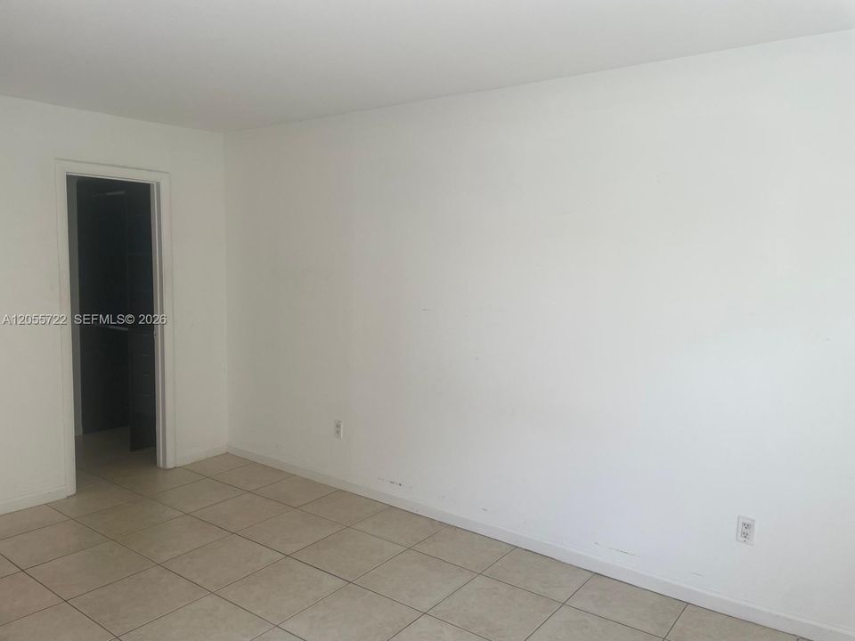 For Rent: $1,800 (2 beds, 2 baths, 830 Square Feet)