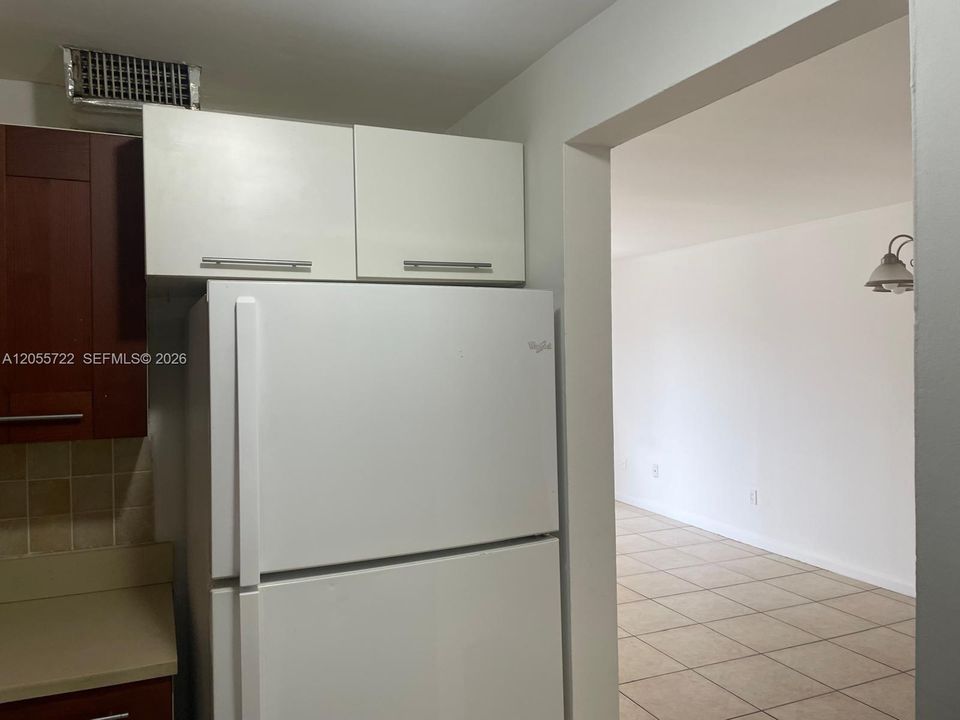 For Rent: $1,800 (2 beds, 2 baths, 830 Square Feet)
