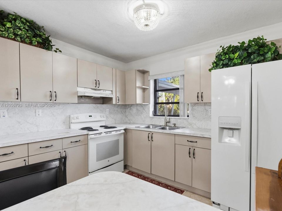 Activo con contrato: $534,900 (3 camas, 2 baños, 1655 Pies cuadrados)