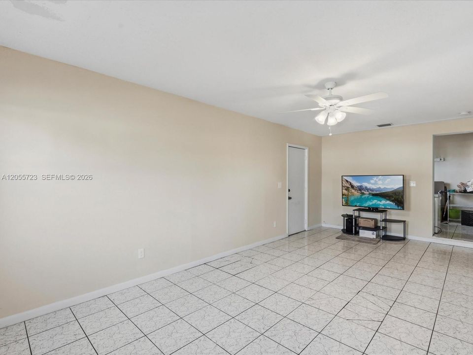 Activo con contrato: $534,900 (3 camas, 2 baños, 1655 Pies cuadrados)