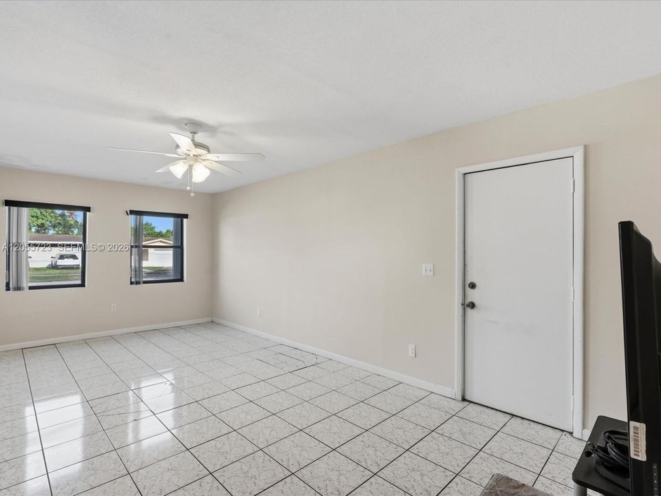 Activo con contrato: $534,900 (3 camas, 2 baños, 1655 Pies cuadrados)