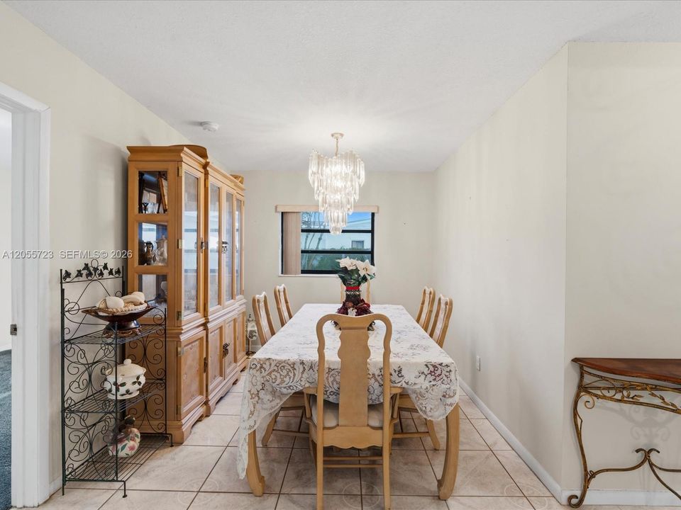 Activo con contrato: $534,900 (3 camas, 2 baños, 1655 Pies cuadrados)