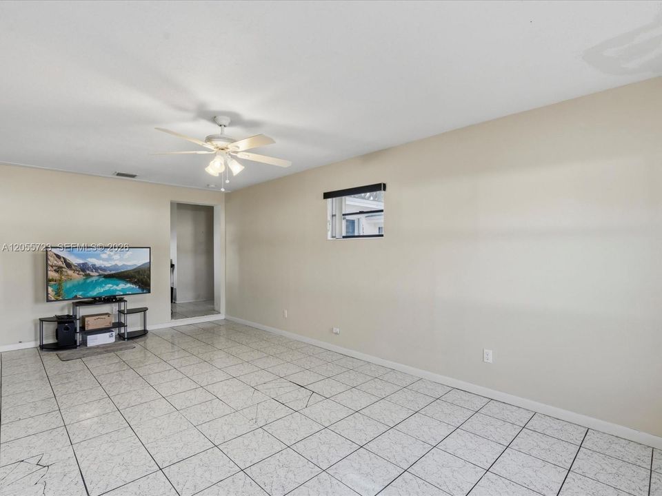 Activo con contrato: $534,900 (3 camas, 2 baños, 1655 Pies cuadrados)