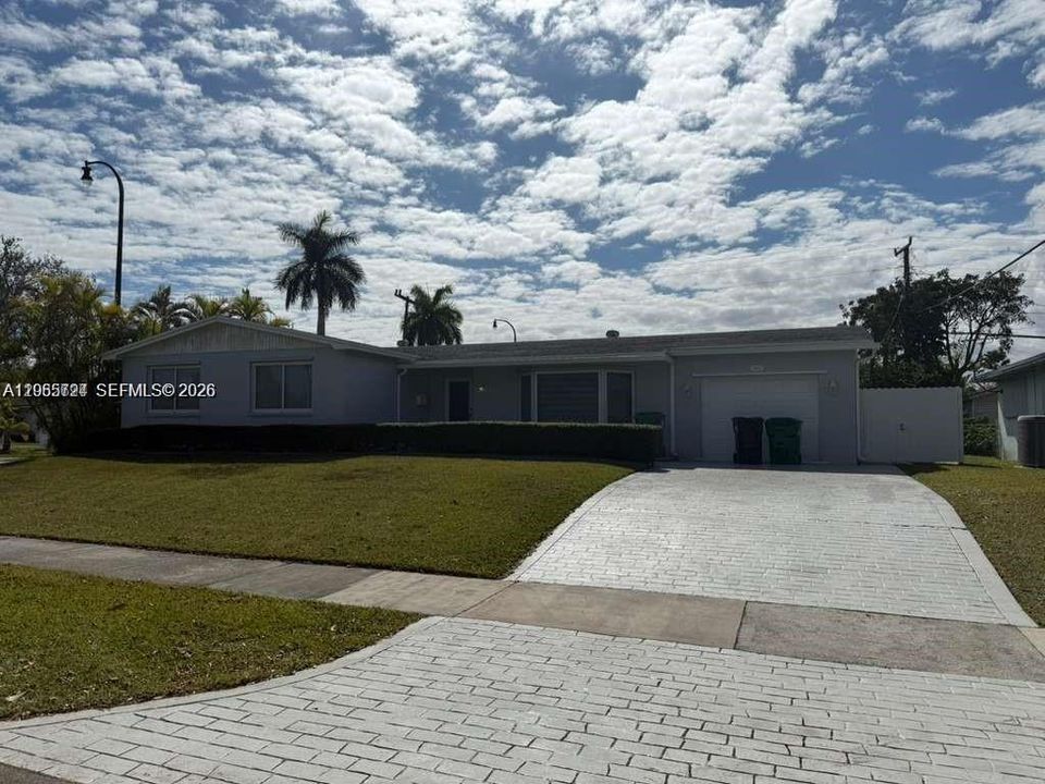 For Rent: $4,000 (3 beds, 2 baths, 1576 Square Feet)