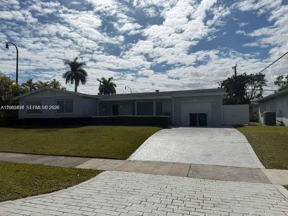 For Rent: $4,000 (3 beds, 2 baths, 1576 Square Feet)