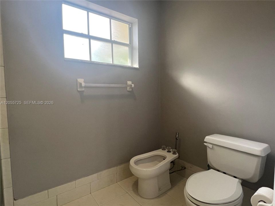 En Renta: $4,100 (3 camas, 2 baños, 1955 Pies cuadrados)