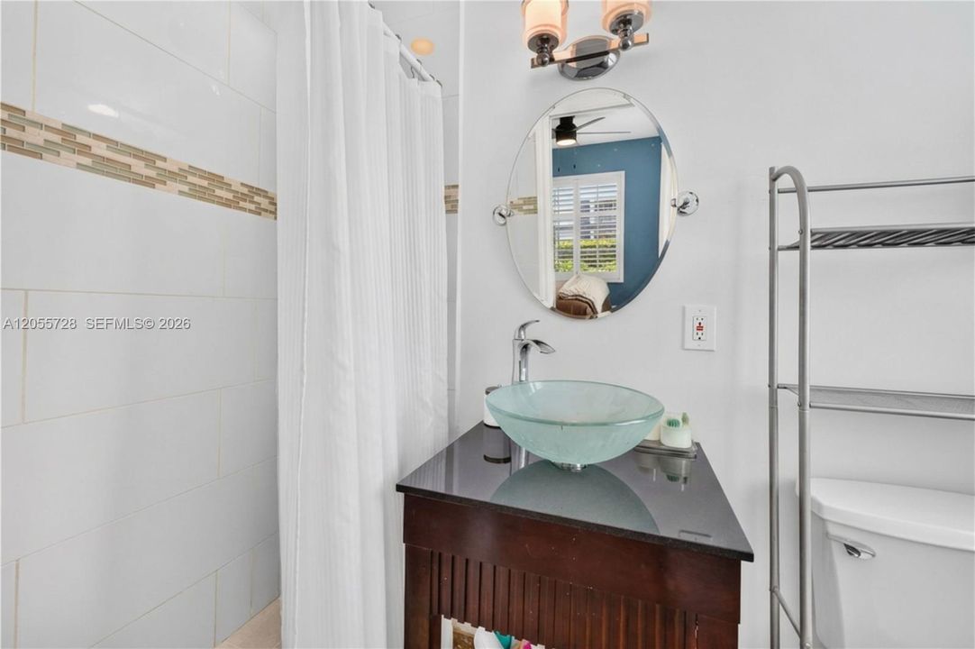 For Sale: $194,750 (2 beds, 2 baths, 875 Square Feet)