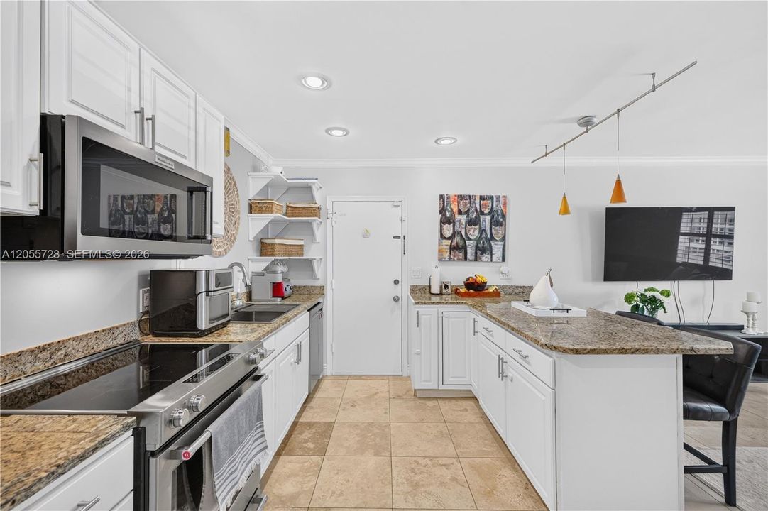 For Sale: $194,750 (2 beds, 2 baths, 875 Square Feet)