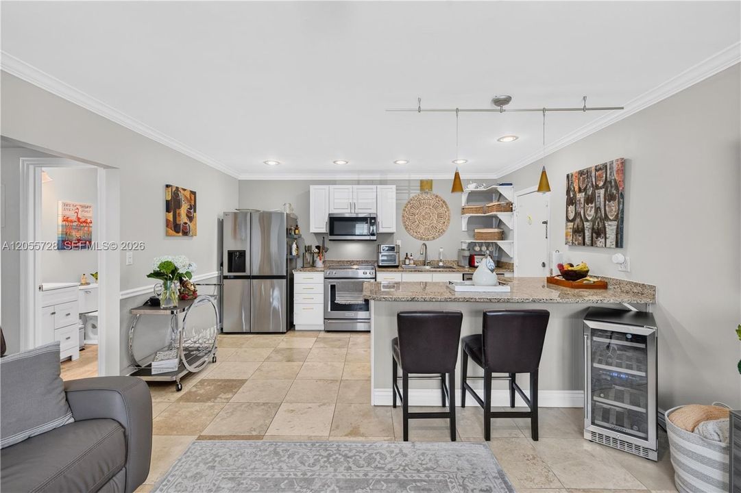 For Sale: $194,750 (2 beds, 2 baths, 875 Square Feet)