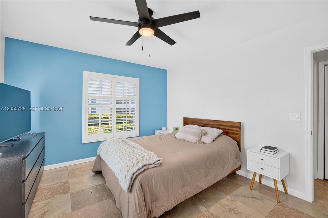 For Sale: $194,750 (2 beds, 2 baths, 875 Square Feet)