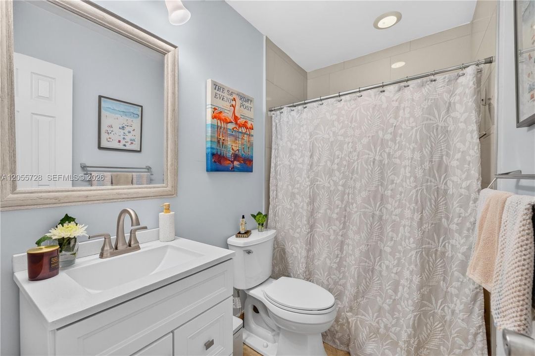 For Sale: $194,750 (2 beds, 2 baths, 875 Square Feet)