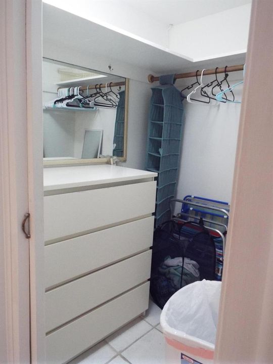 walkin closet