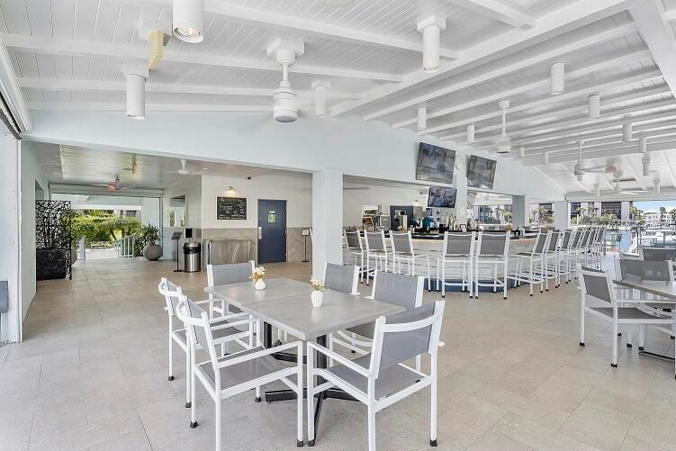 Chickee Bar Restaurant R