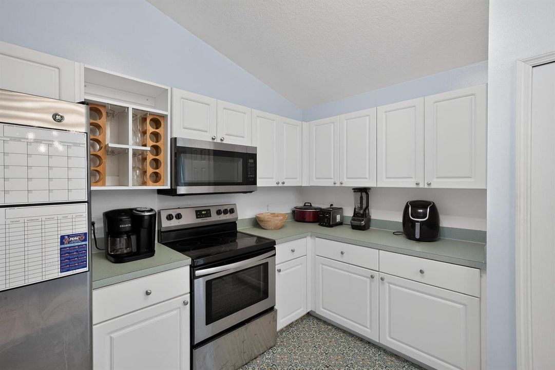 32_7816_100th_Ave-Kitchen-0822