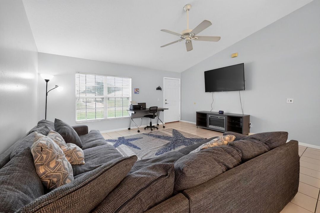 29_7816_100th_Ave-Living_room-0907