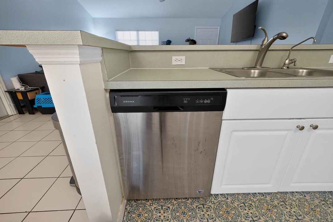 37_7816_100th_Ave-Kitchen-0833