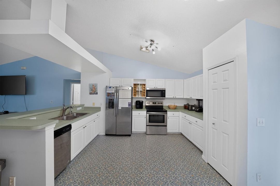 33_7816_100th_Ave-Kitchen-0798