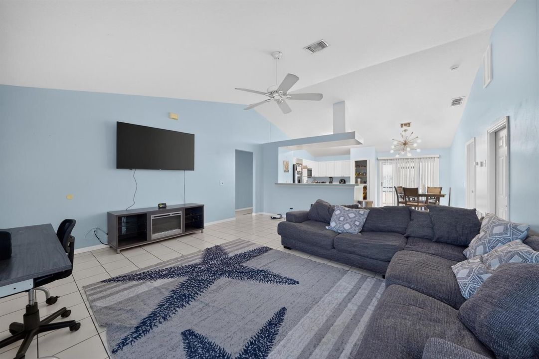 28_7816_100th_Ave-Living_room-0923