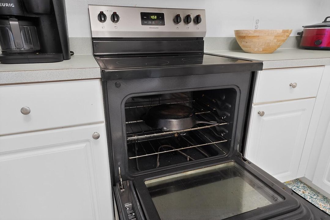 38_7816_100th_Ave-Kitchen-0852
