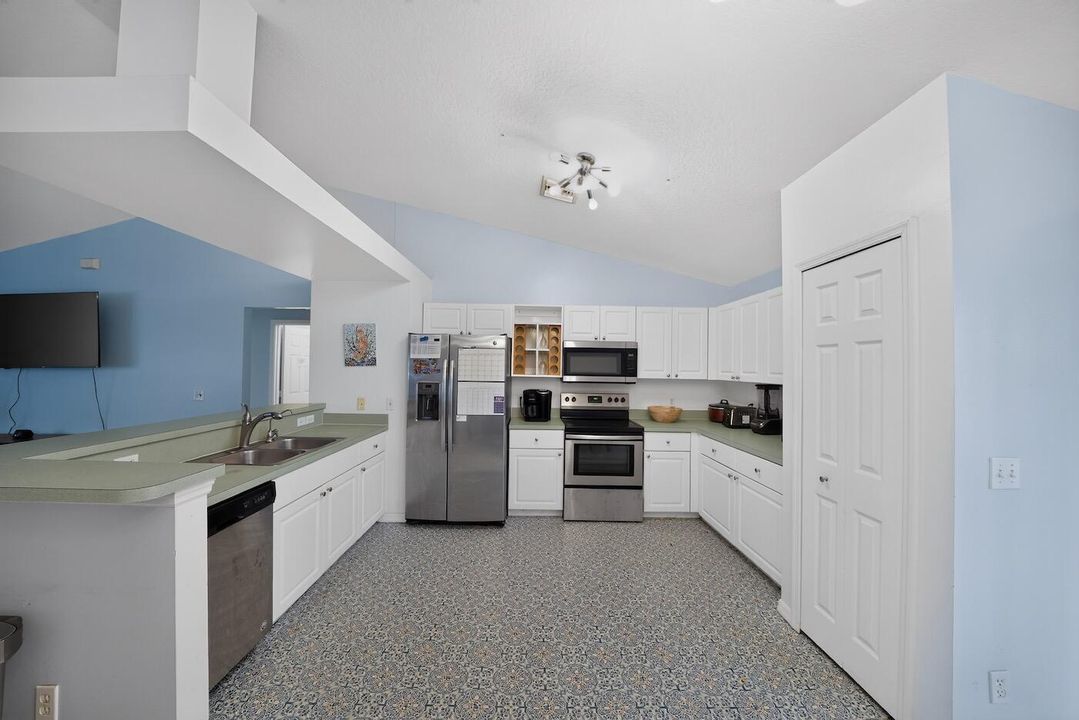 33_7816_100th_Ave-Kitchen-0798